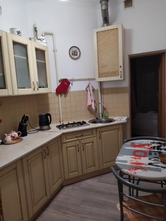 Двокімнатна Квартира В Центрі Міста Lviv Kültér fotó